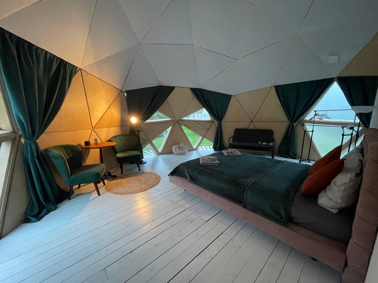 Комната в купольном доме